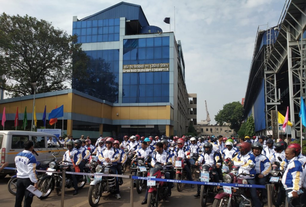 Image 2 - GRSE Swachhta Sarthi Bike Rally by Employees brings Swachhta Pakhwada 2018 to a Grand Close