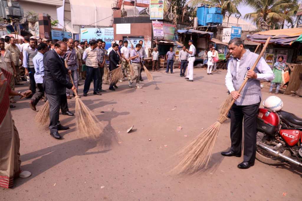 Image 4 - Celebration of Swachhta Pakhwada 2018 from 01 -15 Dec 18. On 01 Dec 18, two events were observed including Oath Taking Ceremony across all Units and Swachhta Shramdann outside the shipyard's Main Unit