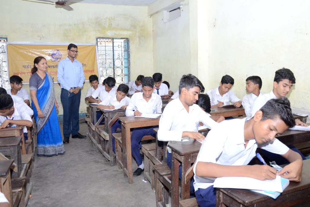 Hindi Competitions in schools to promote use of Official Language 28.04.17– ADARSH HINDI HIG SCHOOL, Kolkata – Hindi Essay Competition - Image 3 Image 3 - Hindi Competitions in schools to promote use of Official Language 28.04.17– ADARSH HINDI HIG SCHOOL, Kolkata – Hindi Essay Competition