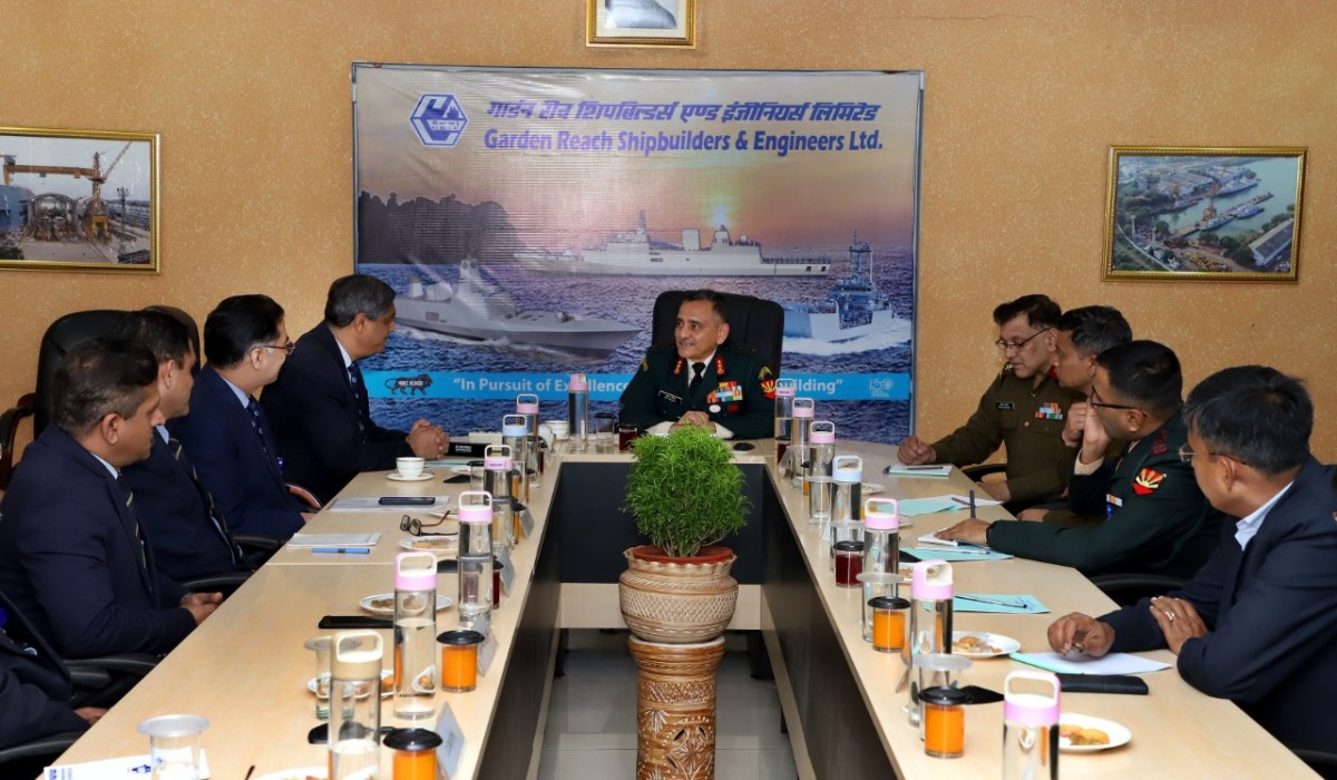 Lt. General Anil Chauhan, UYSM, AVSM, SM, VSM, GOC - IN - C, HQ Eastern Command visits GRSE on 20 Jan 20