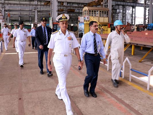 Vice Admiral M S Pawar, AVSM, VSM, COS, HQENC visits GRSE on 17 May 18