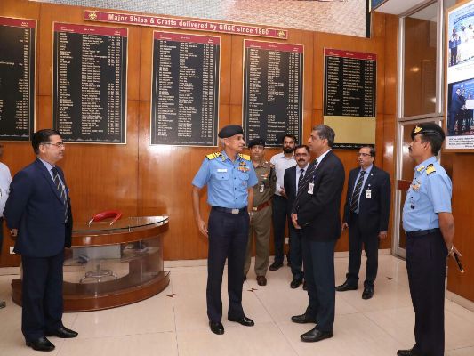 Vice Admiral Karambir Singh, PVSM , AVSM FOC-IN-C (East) visits GRSE on 17 Feb 18