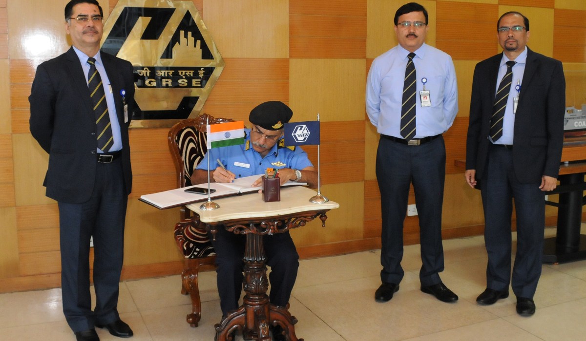 Rear Admiral Monty Khanna visits GRSE on 17 Apr 17