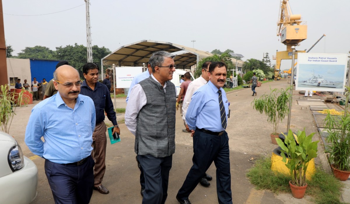 Delegation from Inland Waterways Authority of India (IWAI) visit GRSE on 01 Nov 19