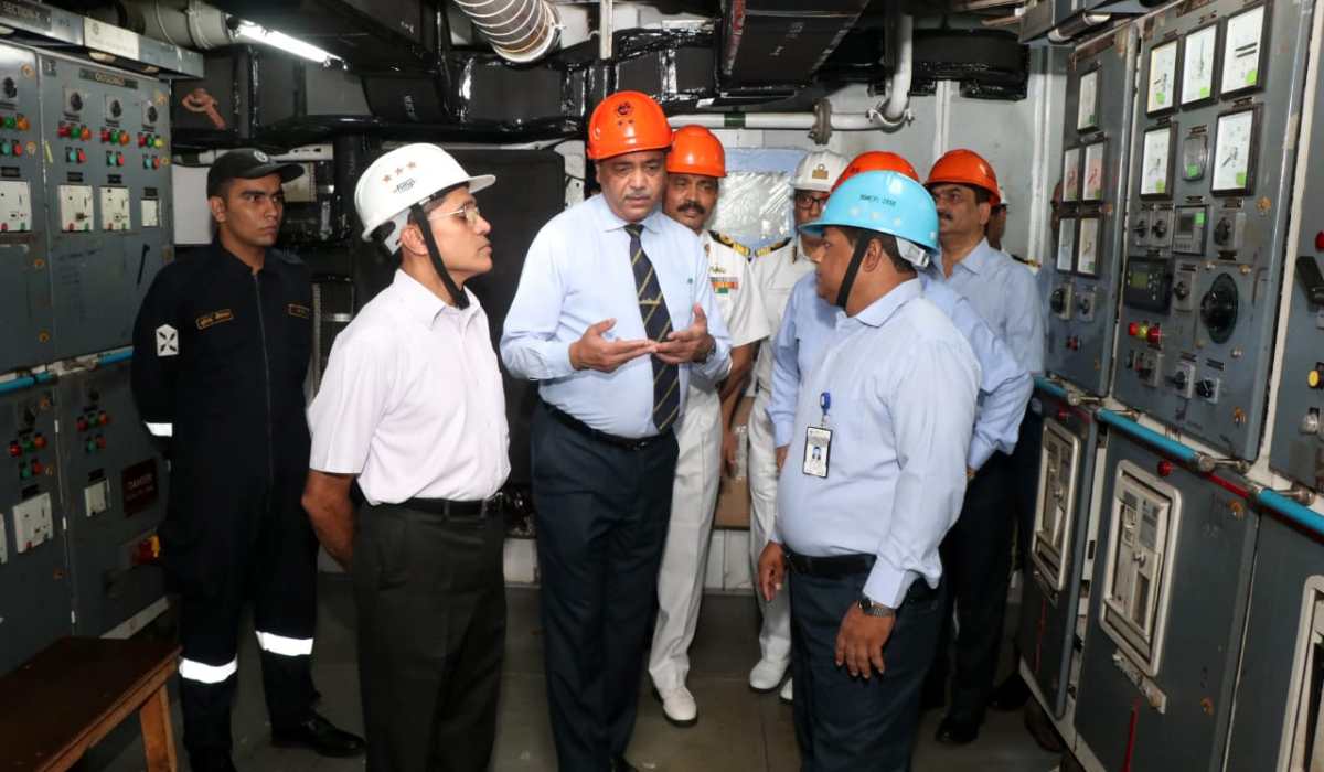 Vice Admiral SN Ghormade, AVSM, NM, Chief of Staff, HQENC visits GRSE on 24 Sep 19