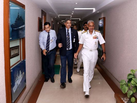 Vice Admiral M S Pawar, AVSM, VSM, COS, HQENC visits GRSE on 17 May 18