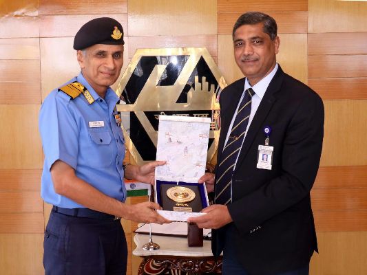 Vice Admiral Karambir Singh, PVSM , AVSM FOC-IN-C (East) visits GRSE on 17 Feb 18