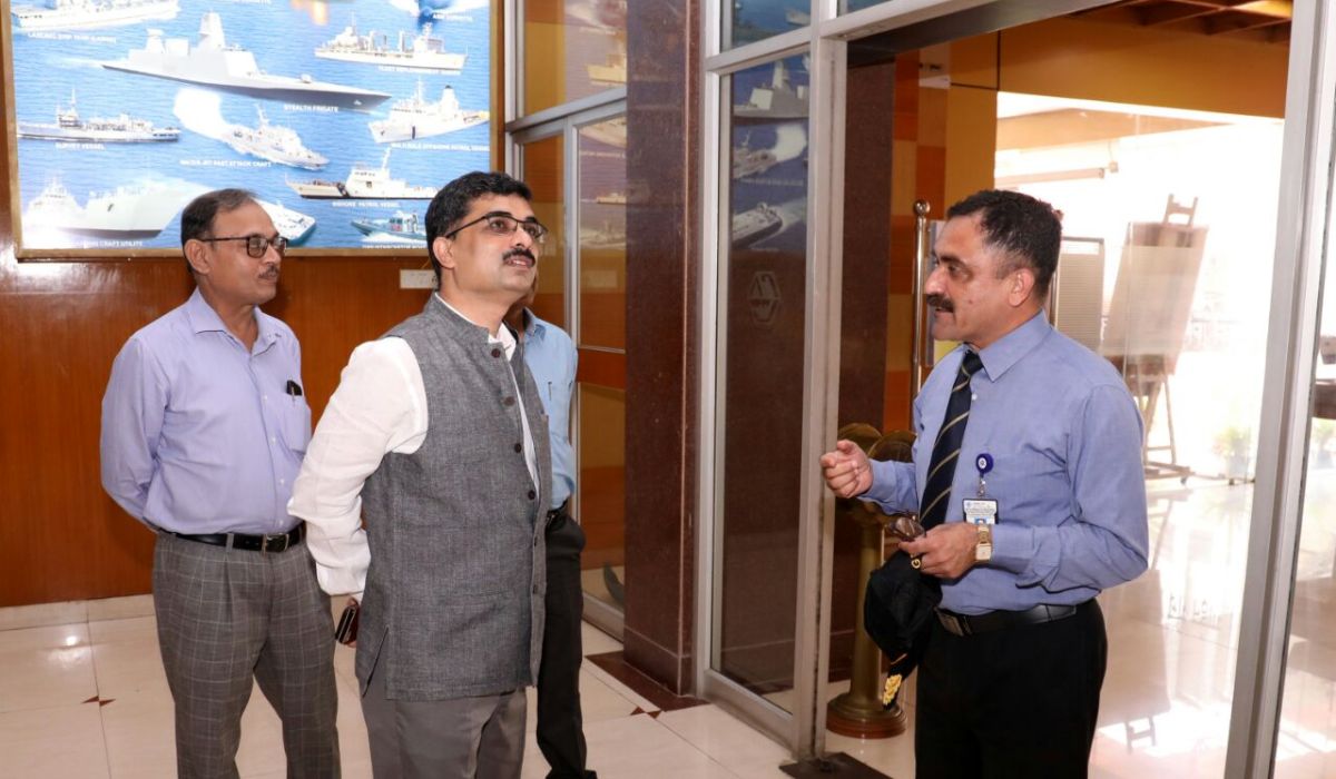 Shri Vinit Kumar, Chairman- Kolkata Port Trust, visits GRSE on 01 Sep 18