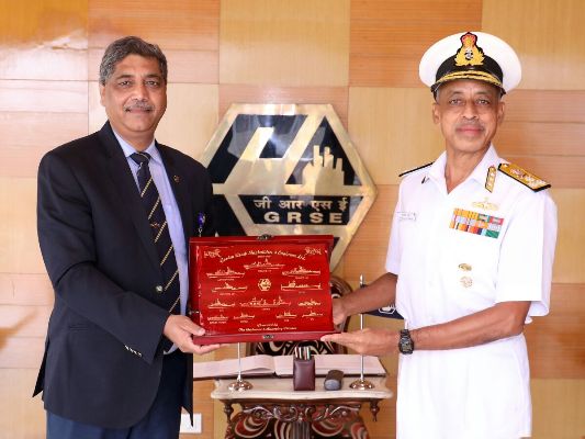Vice Admiral M S Pawar, AVSM, VSM, COS, HQENC visits GRSE on 17 May 18