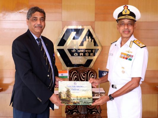 Vice Admiral M S Pawar, AVSM, VSM, COS, HQENC visits GRSE on 17 May 18