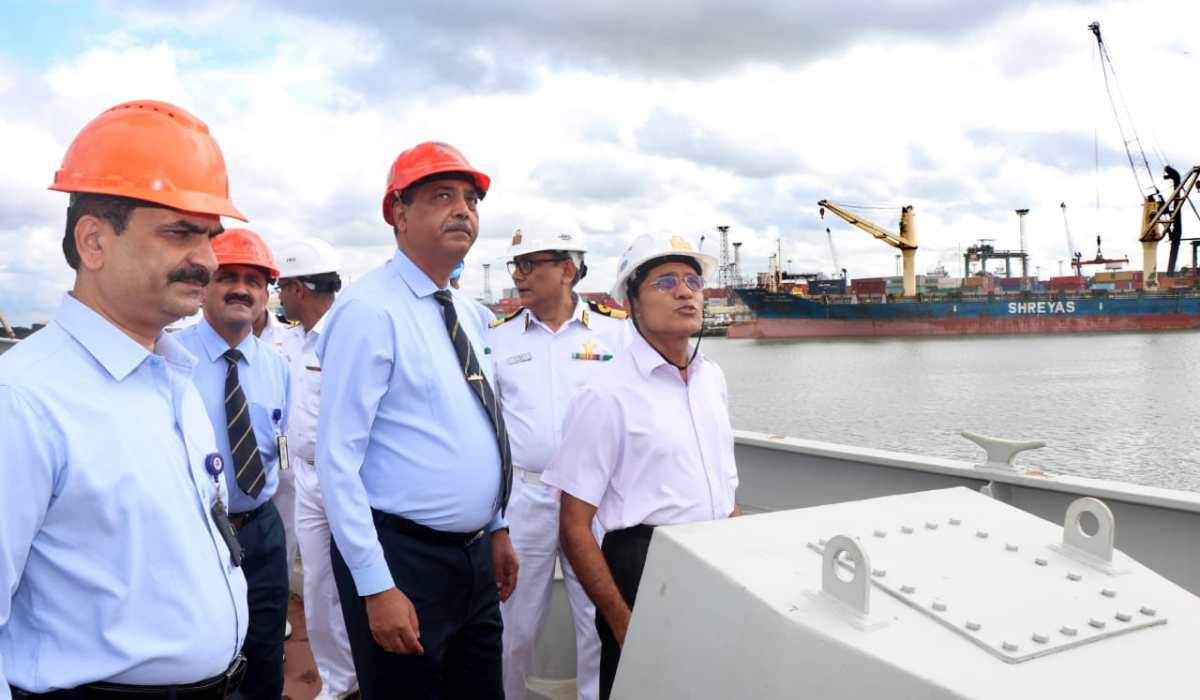 Vice Admiral SN Ghormade, AVSM, NM, Chief of Staff, HQENC visits GRSE on 24 Sep 19