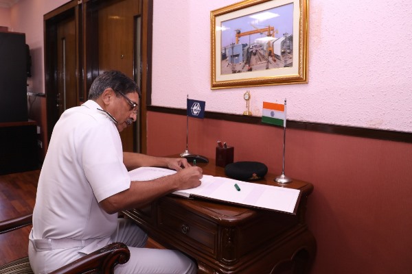 Vice Admiral DM Deshpande, AVSM, VSM ,CWP&A visits GRSE on 04 Oct 18