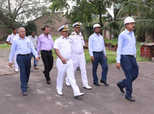 IG TP Sadanandan, TM, DDG (M&M) , Indian Coast Guard visits GRSE on 22 May 18