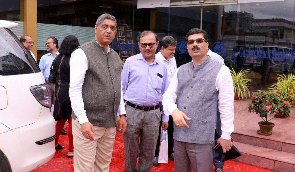 Shri Vinit Kumar, Chairman- Kolkata Port Trust, visits GRSE on 01 Sep 18