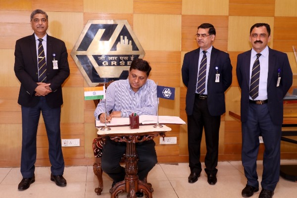 Shri Apurva Chandra, IAS Director General (Acquisition), MOD visited GRSE on 12 Oct 18.