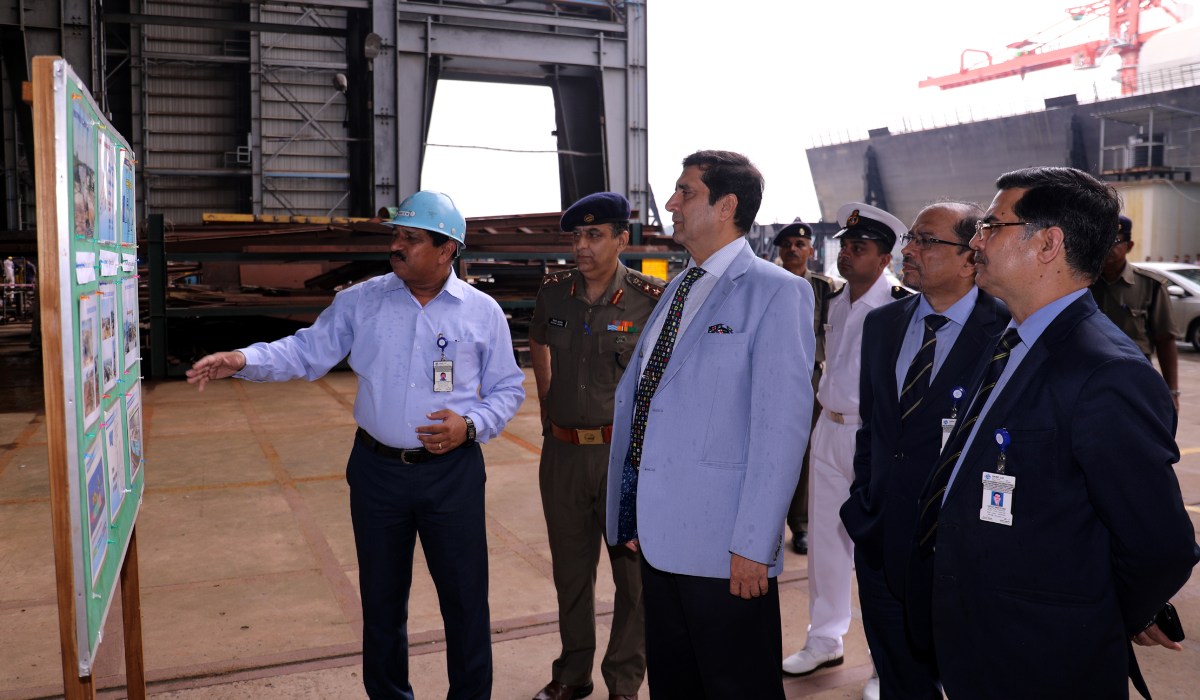 Former CNS, Admiral R.K Dhowan, PVSM, AVSM, YSM, ADC IN (Retd.) visits GRSE on 25 Jul 2017
