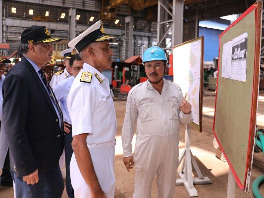 Vice Admiral M S Pawar, AVSM, VSM, COS, HQENC visits GRSE on 17 May 18