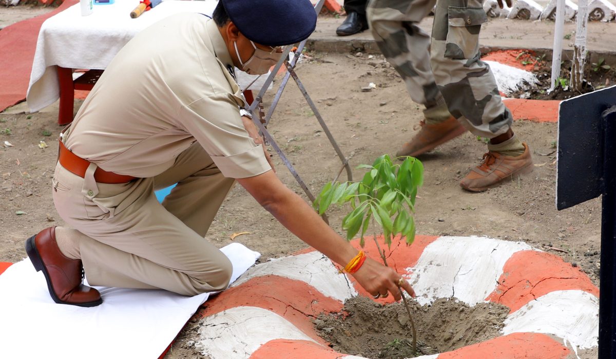 Shri Sudhir Kumar, IG SES HQRS vists GRSE on 09 Apr 21