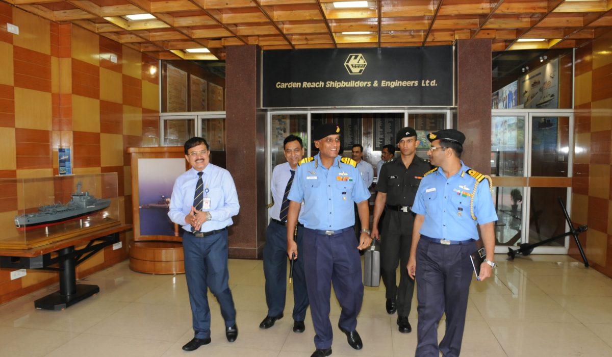 Vice Admiral B.K Verma, CINCAN visits GRSE on 30 May 17