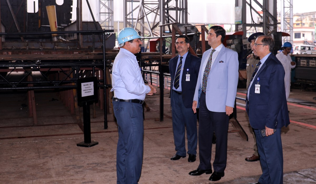 Former CNS, Admiral R.K Dhowan, PVSM, AVSM, YSM, ADC IN (Retd.) visits GRSE on 25 Jul 2017