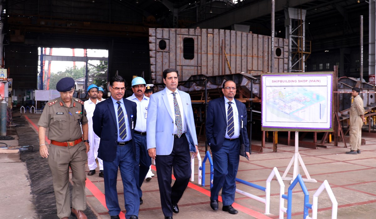 Former CNS, Admiral R.K Dhowan, PVSM, AVSM, YSM, ADC IN (Retd.) visits GRSE on 25 Jul 2017