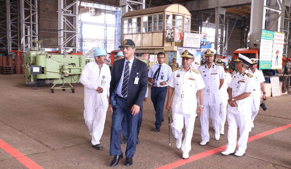 Bangladesh Delegation visits GRSE on 07 Aug 17