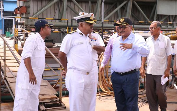 IG TP Sadanandan, TM, DDG (M&M) , Indian Coast Guard visits GRSE on 22 May 18