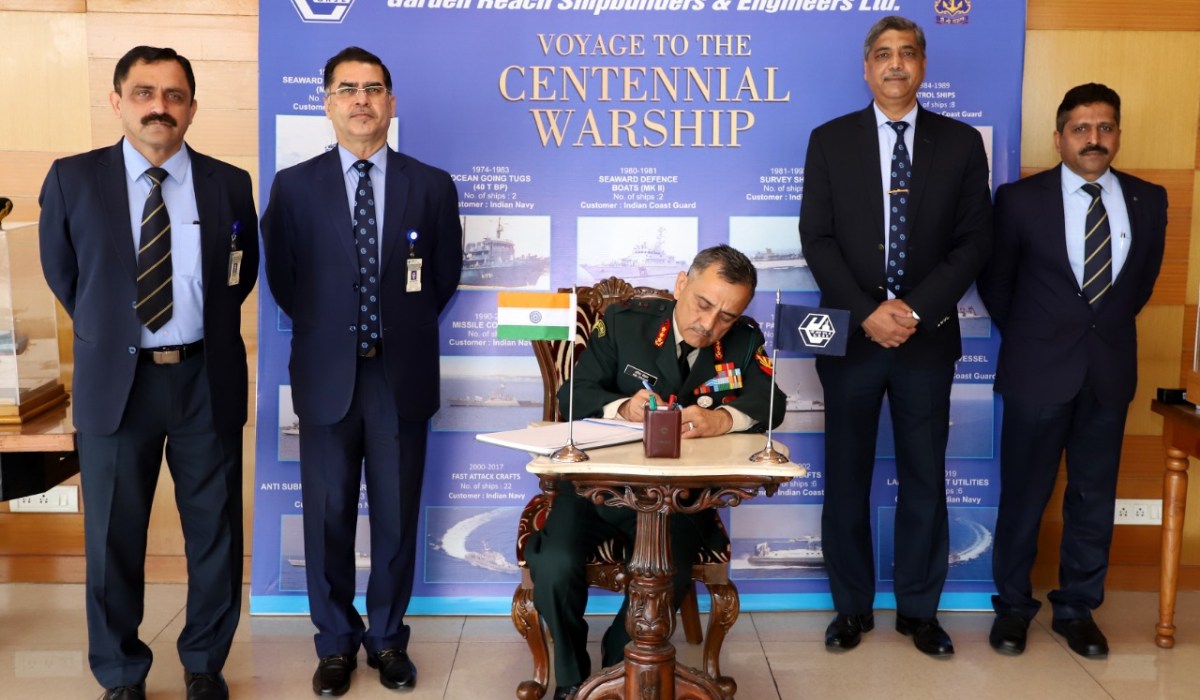 Lt. General Anil Chauhan, UYSM, AVSM, SM, VSM, GOC - IN - C, HQ Eastern Command visits GRSE on 20 Jan 20