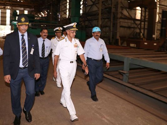 Vice Admiral M S Pawar, AVSM, VSM, COS, HQENC visits GRSE on 17 May 18