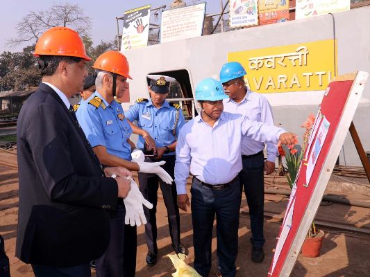 Vice Admiral Karambir Singh, PVSM , AVSM FOC-IN-C (East) visits GRSE on 17 Feb 18
