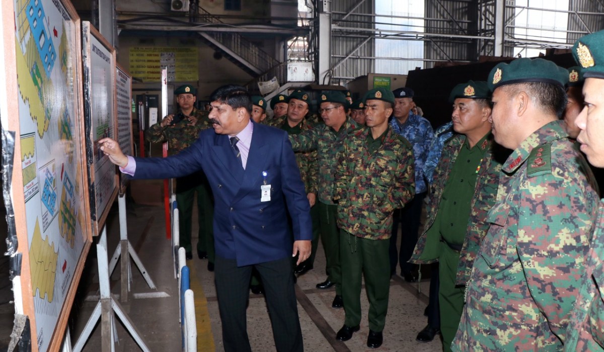 Shri M.V.Gowtama, Chairman & Managing Director, Bharat Electronics Limited (BEL) visits GRSE on 02 Jan 20