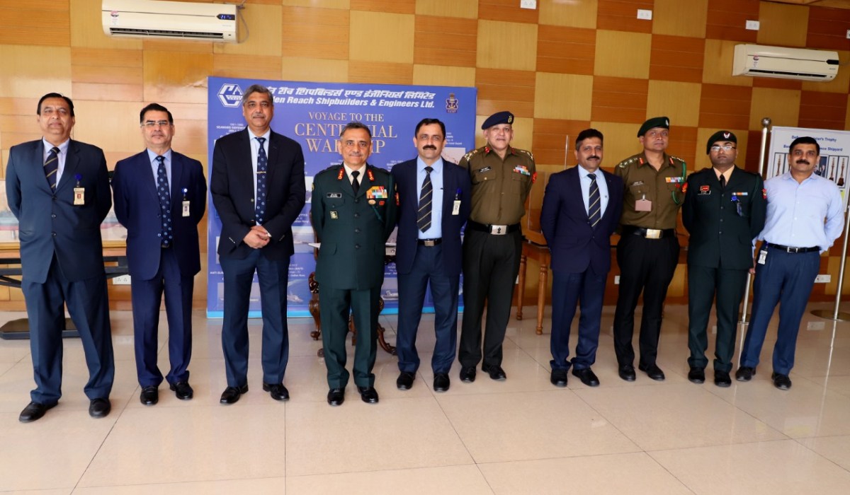 Lt. General Anil Chauhan, UYSM, AVSM, SM, VSM, GOC - IN - C, HQ Eastern Command visits GRSE on 20 Jan 20