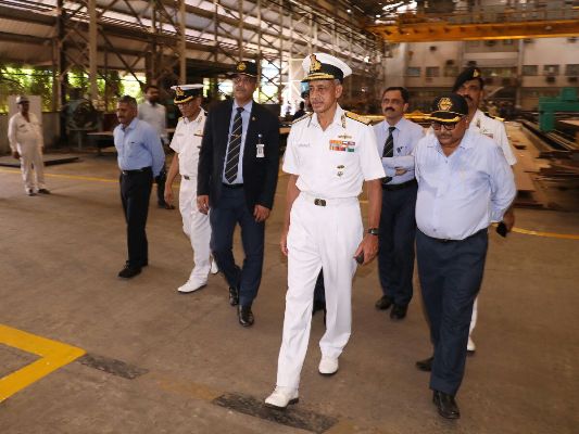Vice Admiral M S Pawar, AVSM, VSM, COS, HQENC visits GRSE on 17 May 18