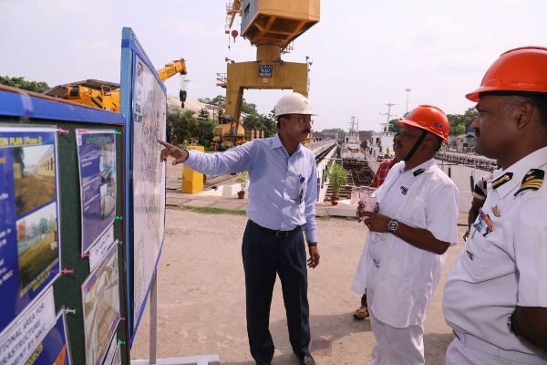 IG TP Sadanandan, TM, DDG (M&M) , Indian Coast Guard visits GRSE on 22 May 18