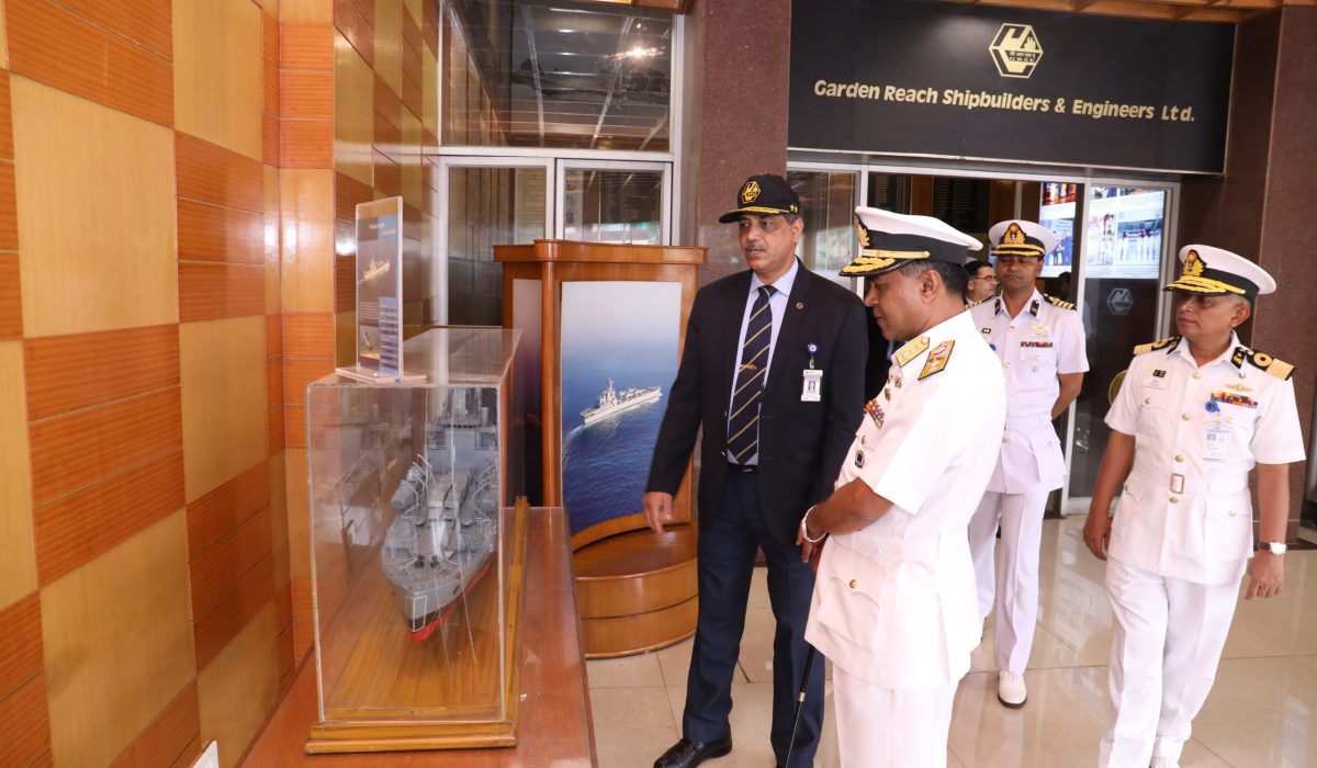 Bangladesh Delegation visits GRSE on 07 Aug 17