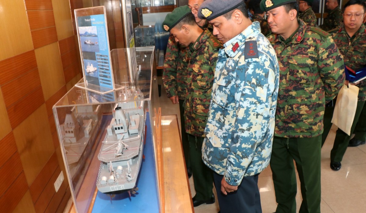 Shri M.V.Gowtama, Chairman & Managing Director, Bharat Electronics Limited (BEL) visits GRSE on 02 Jan 20