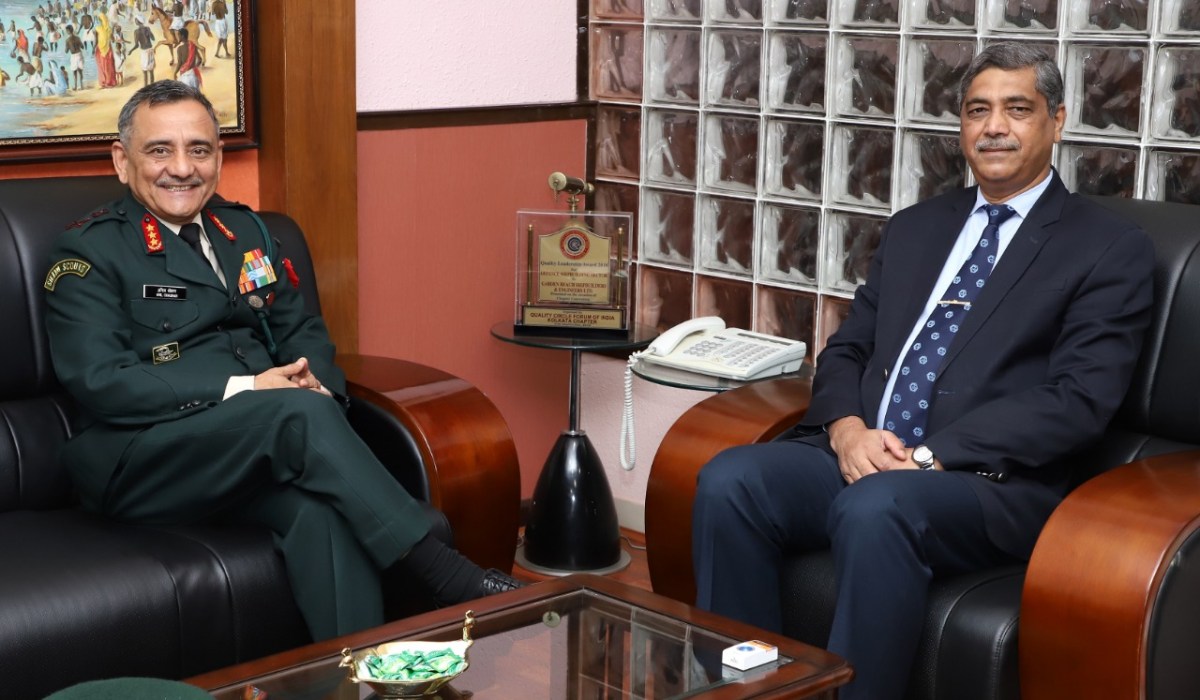 Lt. General Anil Chauhan, UYSM, AVSM, SM, VSM, GOC - IN - C, HQ Eastern Command visits GRSE on 20 Jan 20
