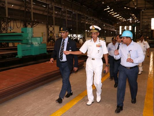 Vice Admiral M S Pawar, AVSM, VSM, COS, HQENC visits GRSE on 17 May 18