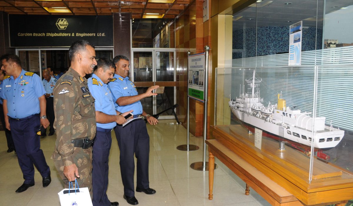 Rear Admiral Monty Khanna visits GRSE on 17 Apr 17