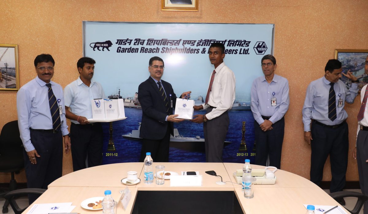Cadets of Officer Training Academy of Gaya visit GRSE on 15 Sep 17