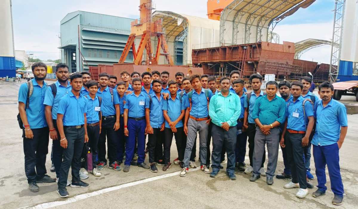 Students from Ramakrishna Mission Shilpamandira, Community Training Centre, Belurmath visited GRSE