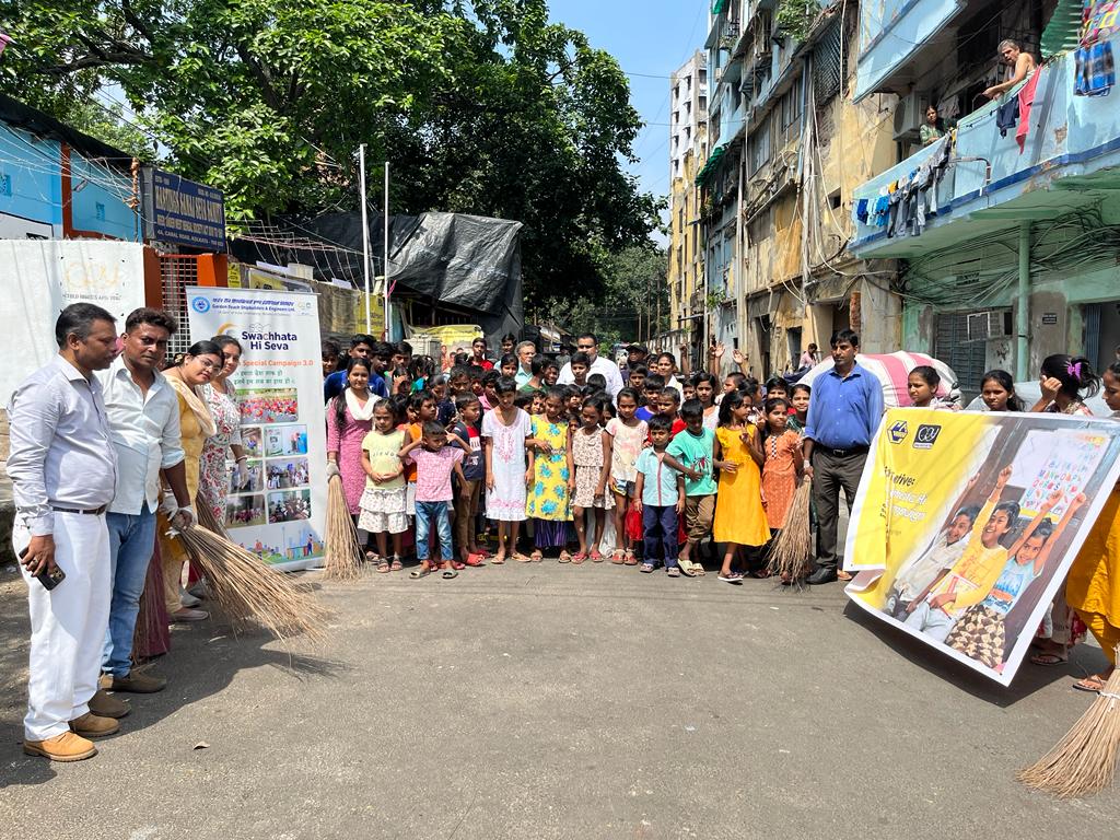 Cleanliness Campaign organised by GRSE under the GRSE-CRY Project 'AKANSHA' at Khidderpore on 07 Oct 23