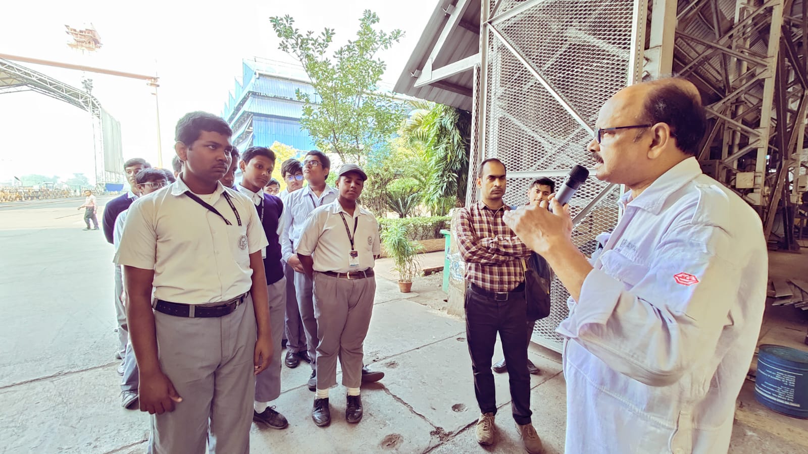 Students from Jodhpur Park Boys School, Kolkata, visits GRSE on 15 Dec 23