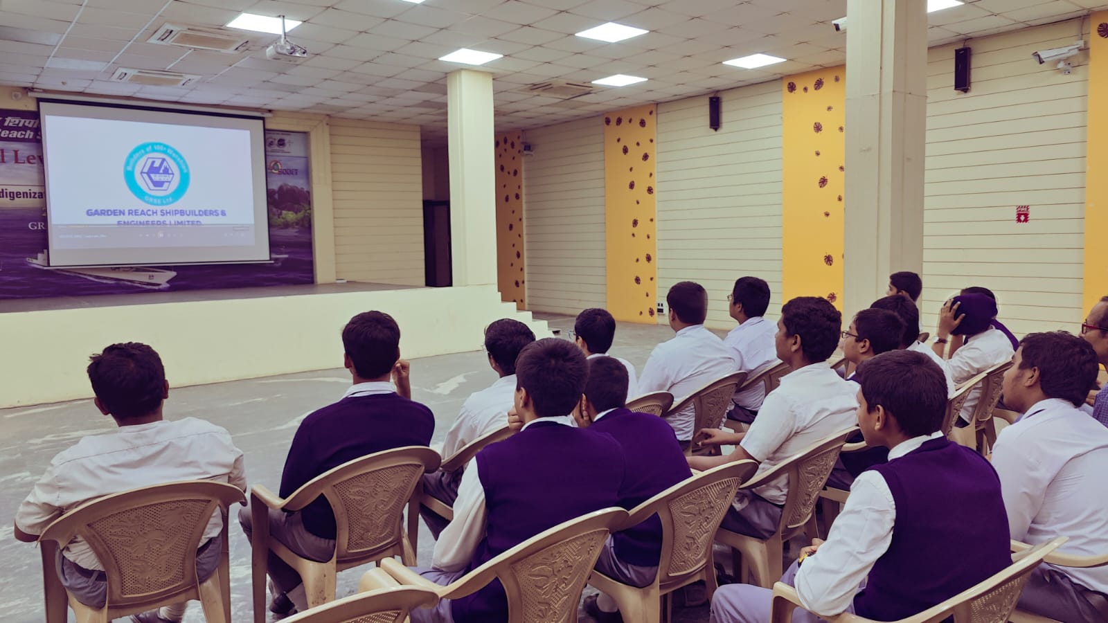 Students from Jodhpur Park Boys School, Kolkata, visits GRSE on 15 Dec 23